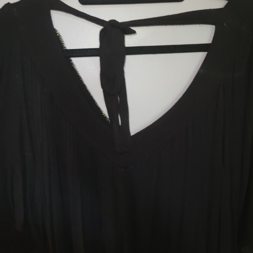 Black top - Picture 5 of 5